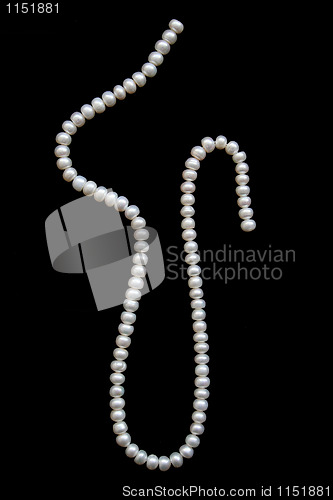 Image of White pearls on a black velvet 
