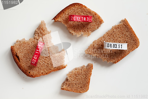 Image of Four pieces of bread slice and seals