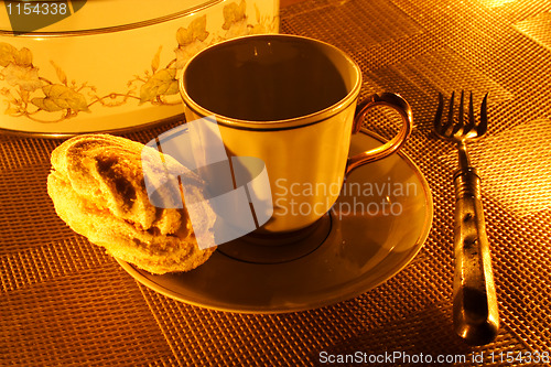 Image of a cup of tea with zephyr on candle light