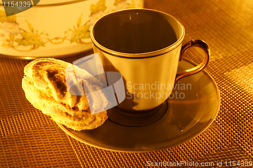 Image of a cup of tea with zephyr on candle light