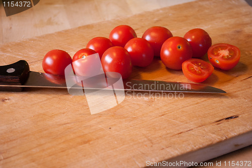 Image of tomatoes on cutting board