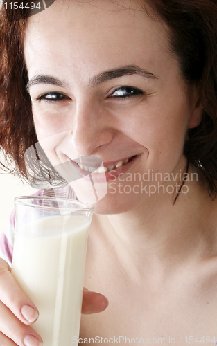 Image of Young people eating milk with cereals