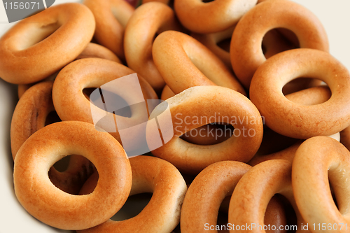 Image of Many wheaten bagels closeup