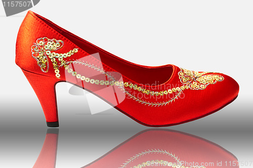 Image of Chinese embroidered wedding shoes