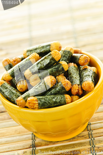 Image of Rice and seaweed crackers Nori Maki