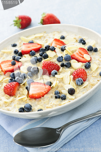 Image of Bowl of oatmeal with berries