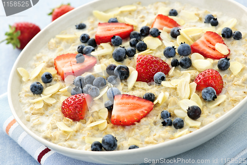 Image of Oatmeal breakfast cereal with berries