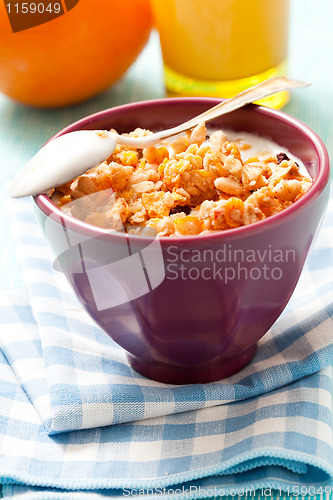 Image of Breakfast with cereal, orange and orange juice