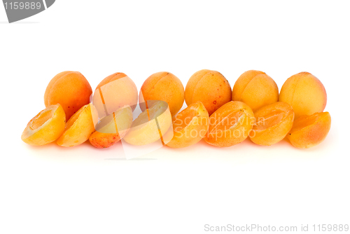 Image of Few whole apricots and some halves