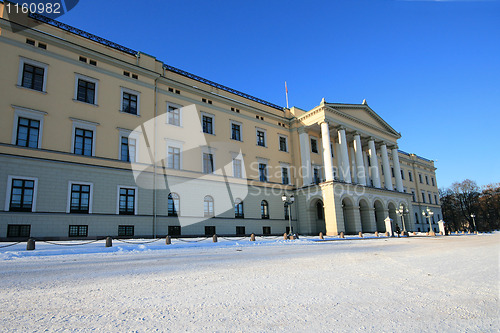 Image of Oslo castle in the wintertime.