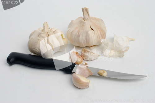 Image of Two garlic and kitchen knife 