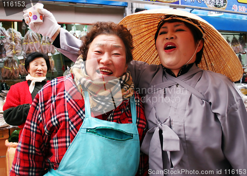 Image of South Korean women celebrating Chinese New Year