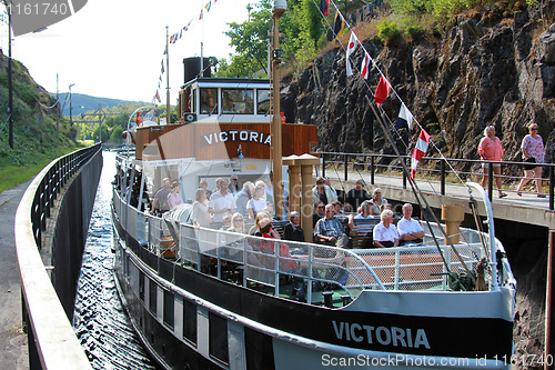 Image of Ferry on a sluise.