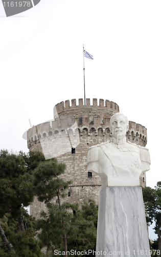 Image of Admiral Votsis statue and The White Tower