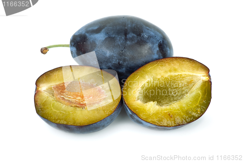 Image of Whole plum and halves