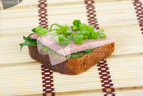 Image of Ham sandwich with parsley and spring onion 