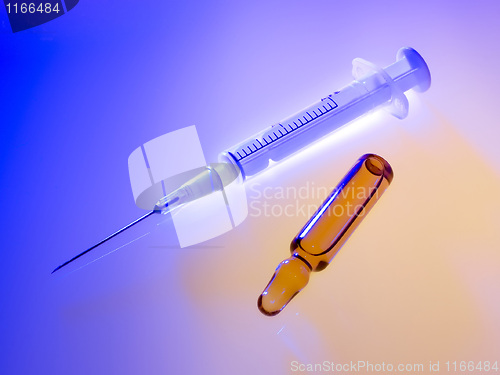 Image of Ampule and syringe.