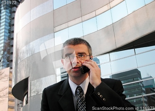 Image of Phone discussion in a city