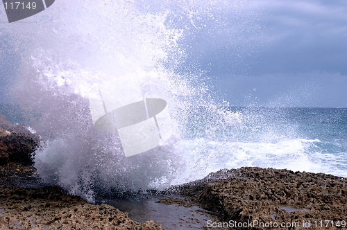 Image of wave in the beach