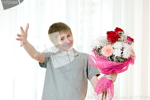 Image of teenager with bouquet