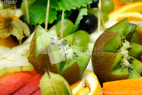 Image of kivi with other fruits on the background