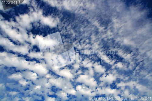 Image of blue sky with fleecy clouds