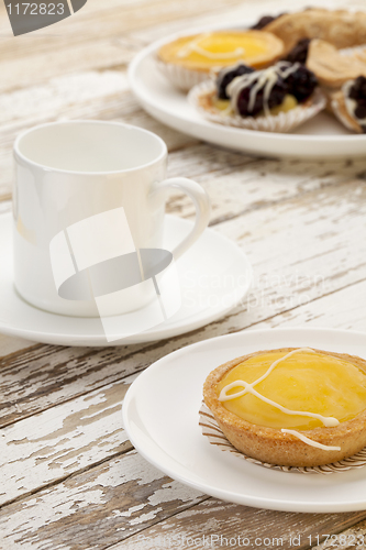 Image of lemon tart and coffee