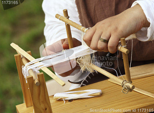 Image of loom and hands