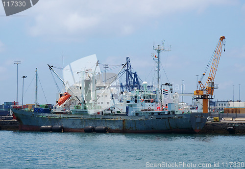 Image of Boat and lifting-crane