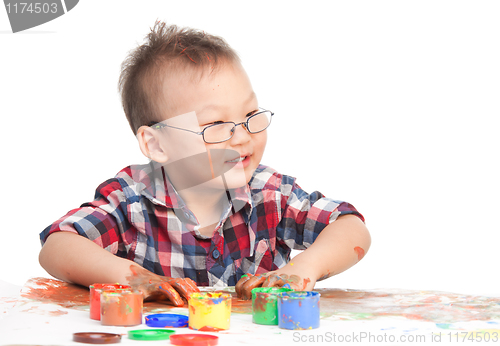 Image of Little Chinese boy drawing