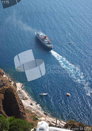 Image of Cruise ship leaving Fira