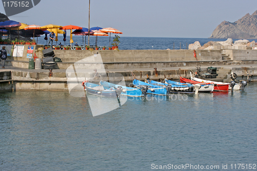 Image of rowboats 