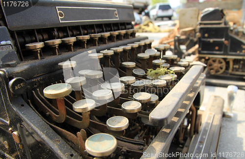 Image of Old typewriter.