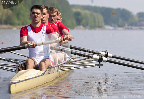 Image of Rowing team during the start