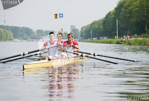 Image of Rowers to the start