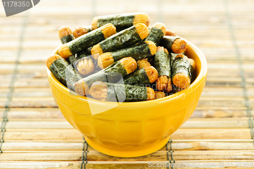 Image of Rice and seaweed crackers Nori Maki