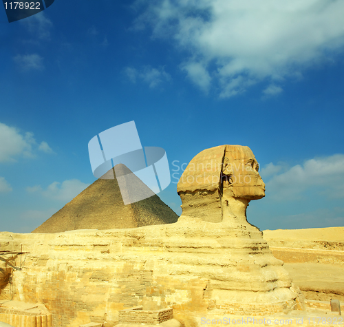 Image of egypt Cheops pyramid and sphinx