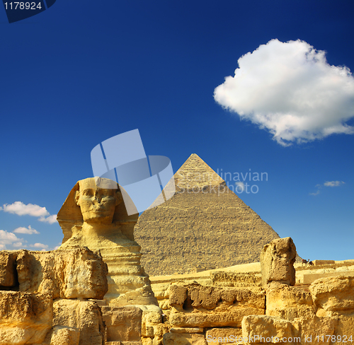 Image of egypt Cheops pyramid and sphinx