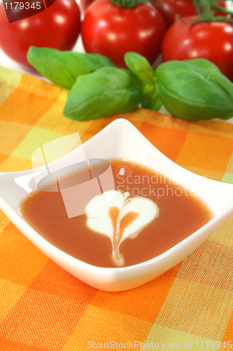 Image of tomato soup with dollop of cream