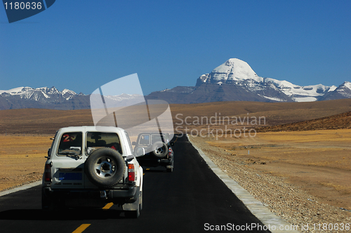 Image of Jeep traveling in Tibet