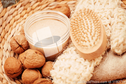 Image of walnut body scrub