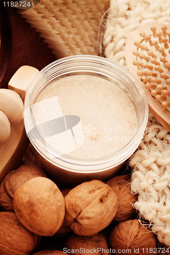 Image of walnut body scrub