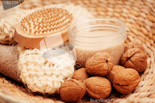 Image of walnut body scrub