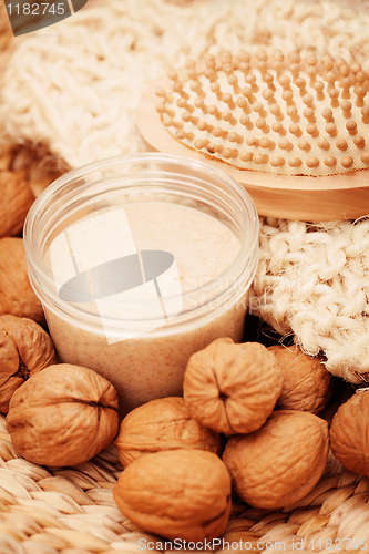 Image of walnut body scrub