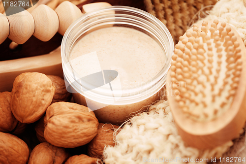 Image of walnut body scrub