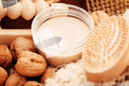 Image of walnut body scrub