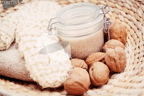 Image of walnut body scrub