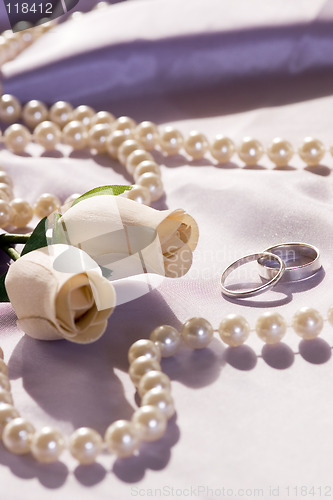 Image of wedding rings and roses