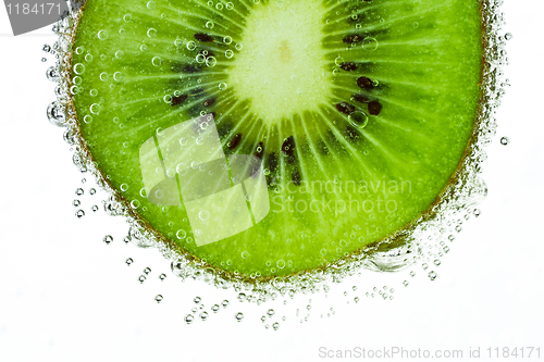 Image of kiwi with bubbles