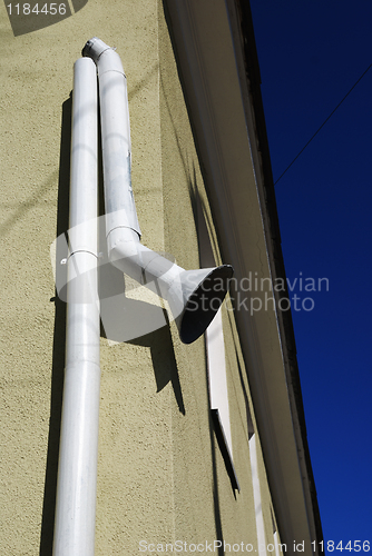 Image of broken drain pipe on the wall